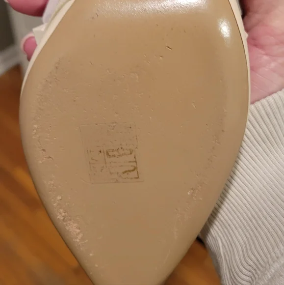 ( SOLD) Authentic Valentino Garavani Rockstud Ankle Strap Pump - Picture 9 of 13